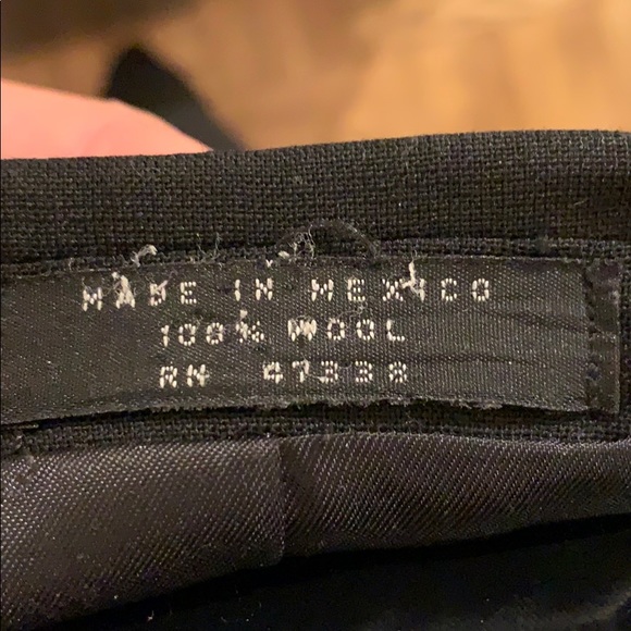 Alpert Nipon black 3 button single breasted suit - Picture 5 of 8